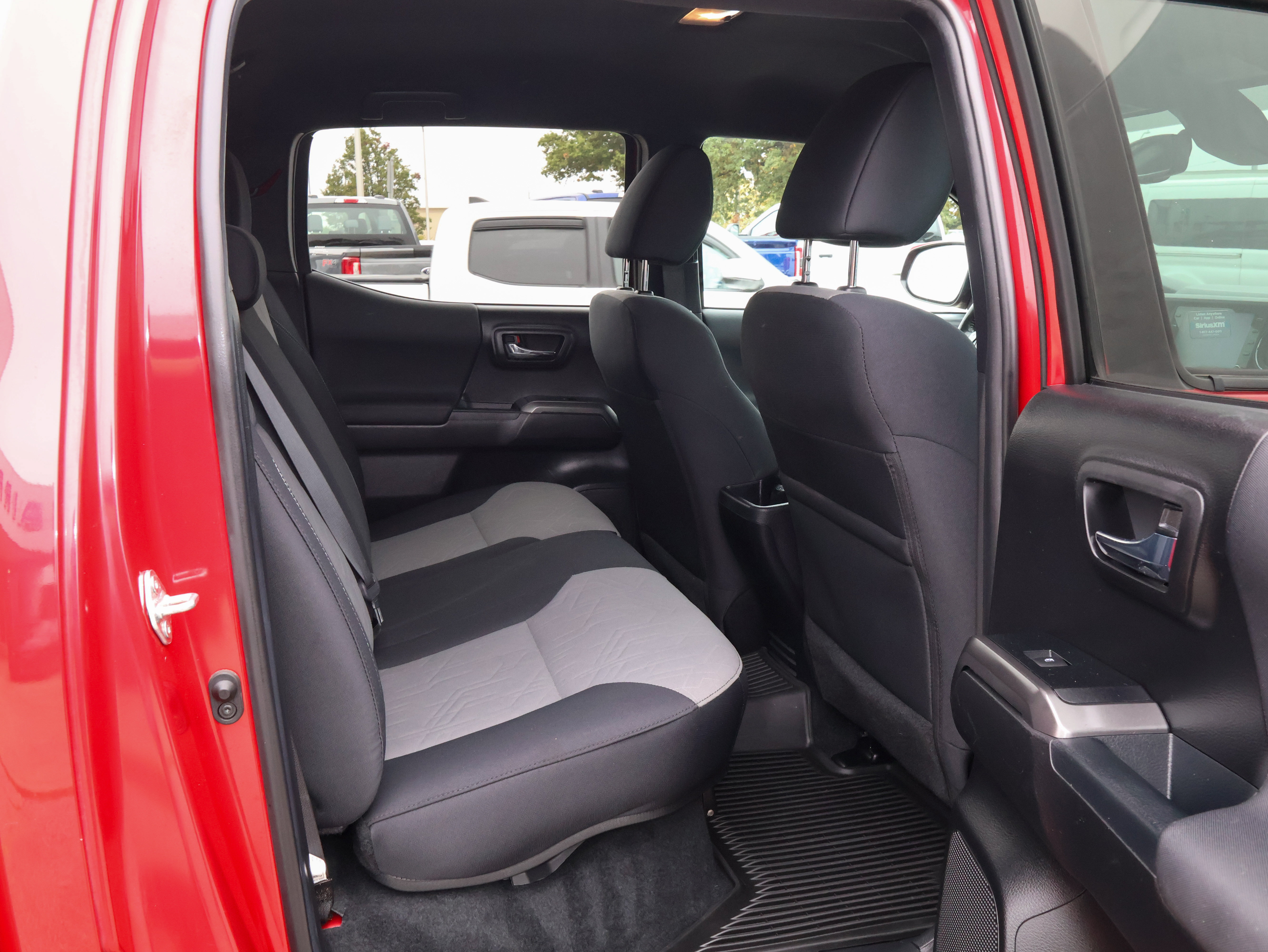 Used 2022 Toyota Tacoma TRD Off-Road w/ Technology Package AWD/4WD image 34