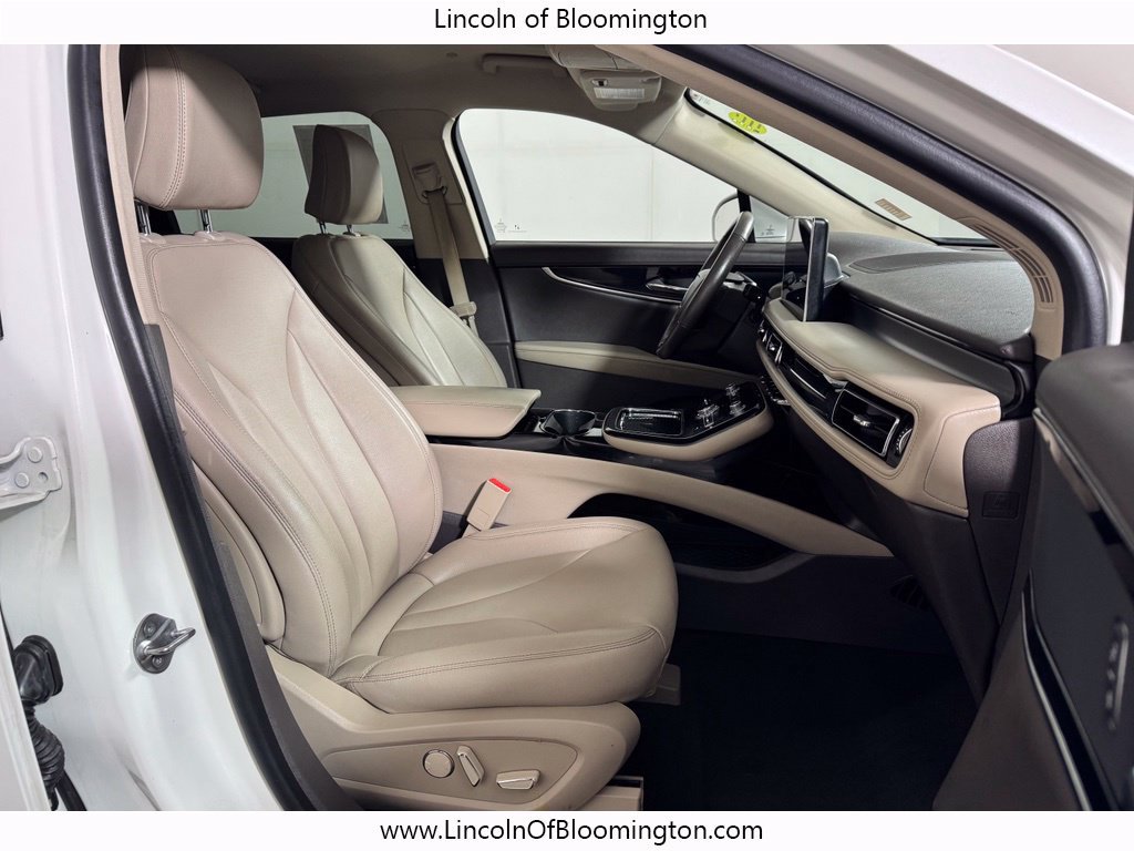 Used 2023 Lincoln Nautilus AWD w/ Premium Package image 12