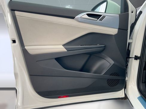 New 2026 Volkswagen Taos SE image 20