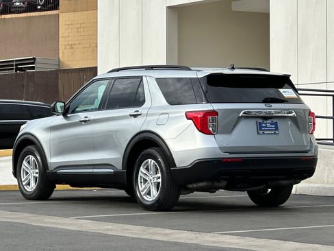 Certified 2023 Ford Explorer XLT image 5