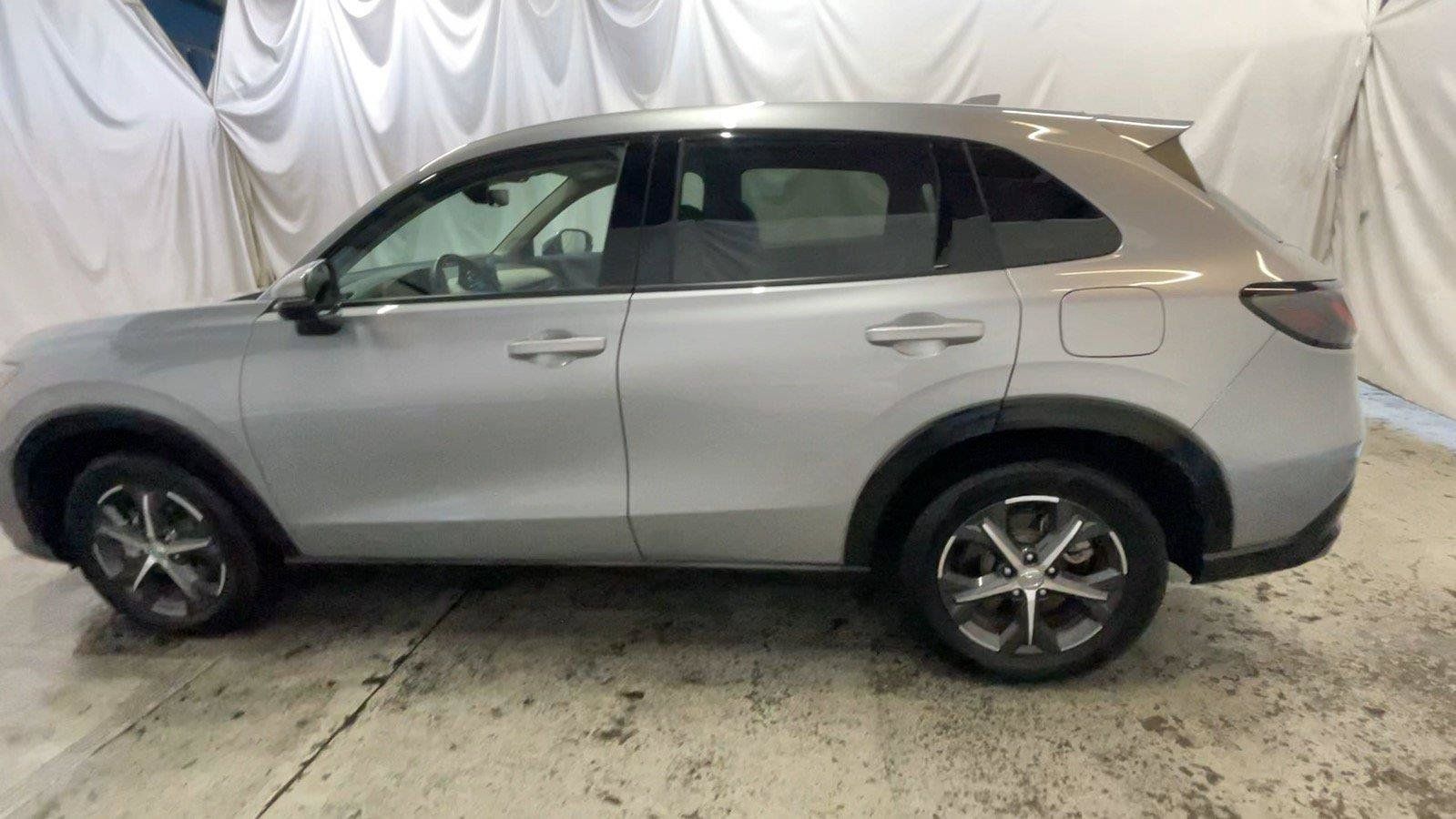 Used 2024 Honda HR-V EX-L image 11