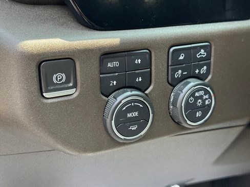 Used 2024 Chevrolet Silverado 1500 LTZ AWD/4WD image 16