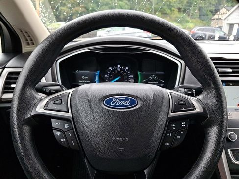 Used 2019 Ford Fusion SE image 21