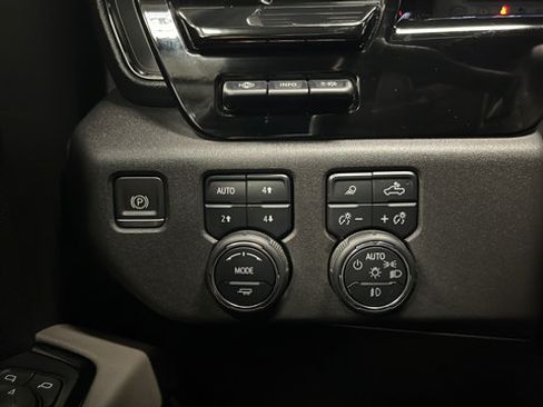 Used 2023 Chevrolet Silverado 1500 ZR2 w/ Technology Package AWD/4WD image 33
