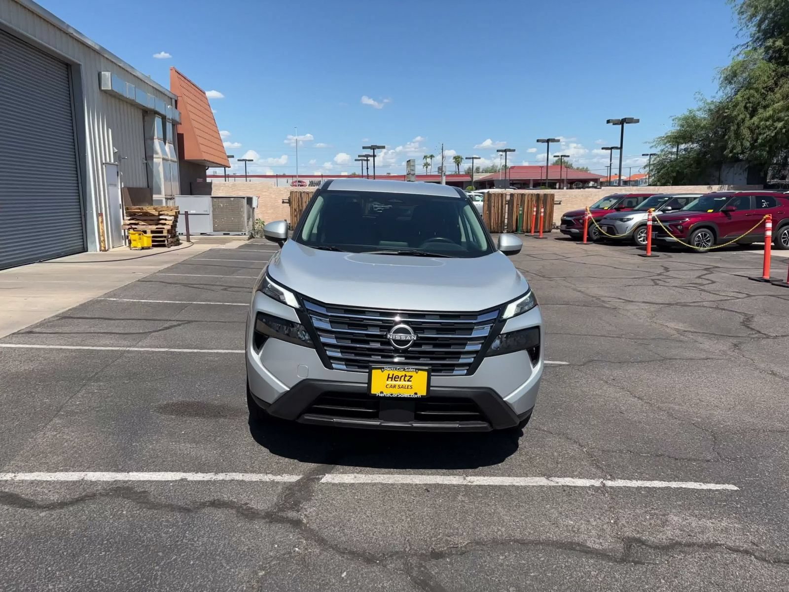 Used 2025 Nissan Rogue SV FWD image 4