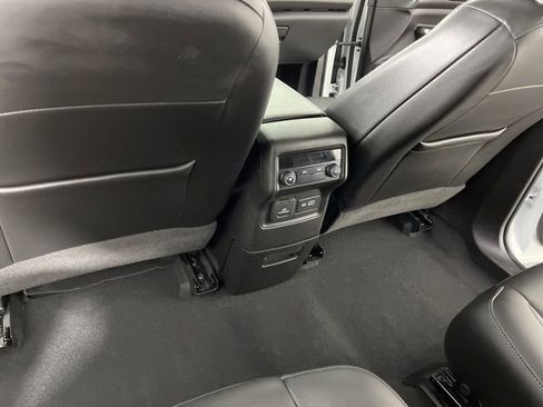 Used 2023 GMC Acadia SLT w/ Elevation Edition image 43