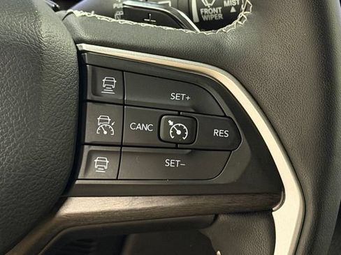 Used 2023 Jeep Grand Cherokee Limited AWD/4WD image 35