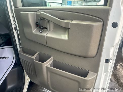 Used 2018 Chevrolet Express 3500 w/ Power Convenience Package image 19