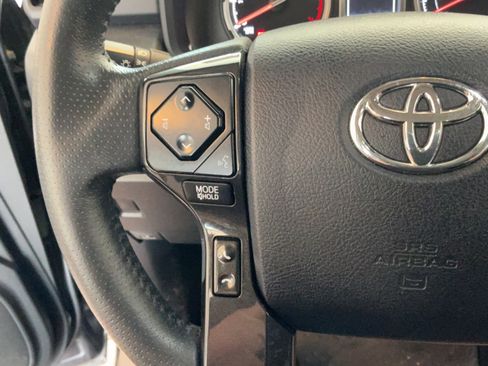 Certified 2022 Toyota 4Runner TRD Off-Road AWD/4WD image 19