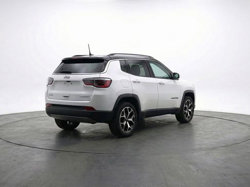 Used 2025 Jeep Compass Limited image 9