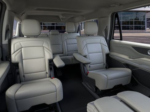 New 2026 Lincoln Navigator L Premier AWD/4WD image 11