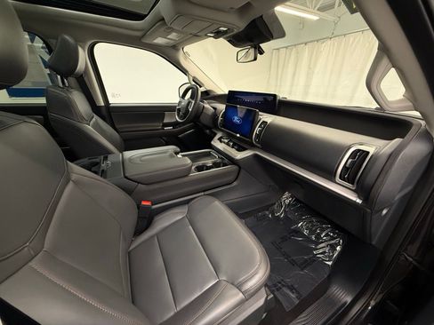 Used 2025 Ford Expedition Max Active AWD/4WD image 8
