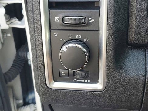 Used 2021 RAM 1500 Classic SLT image 23