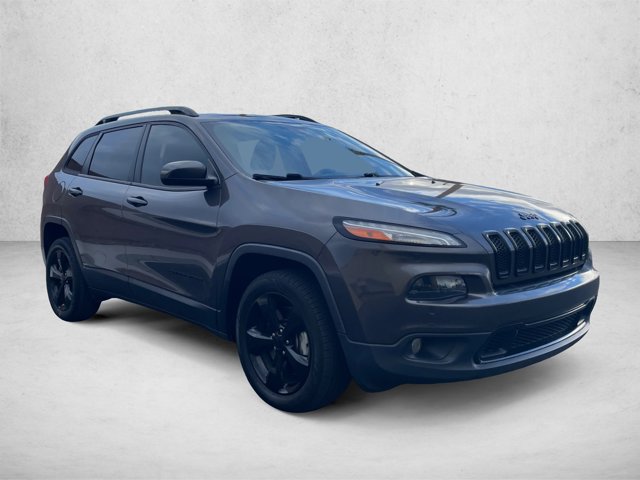 Used 2018 Jeep Cherokee Latitude w/ Altitude Package AWD/4WD image 3