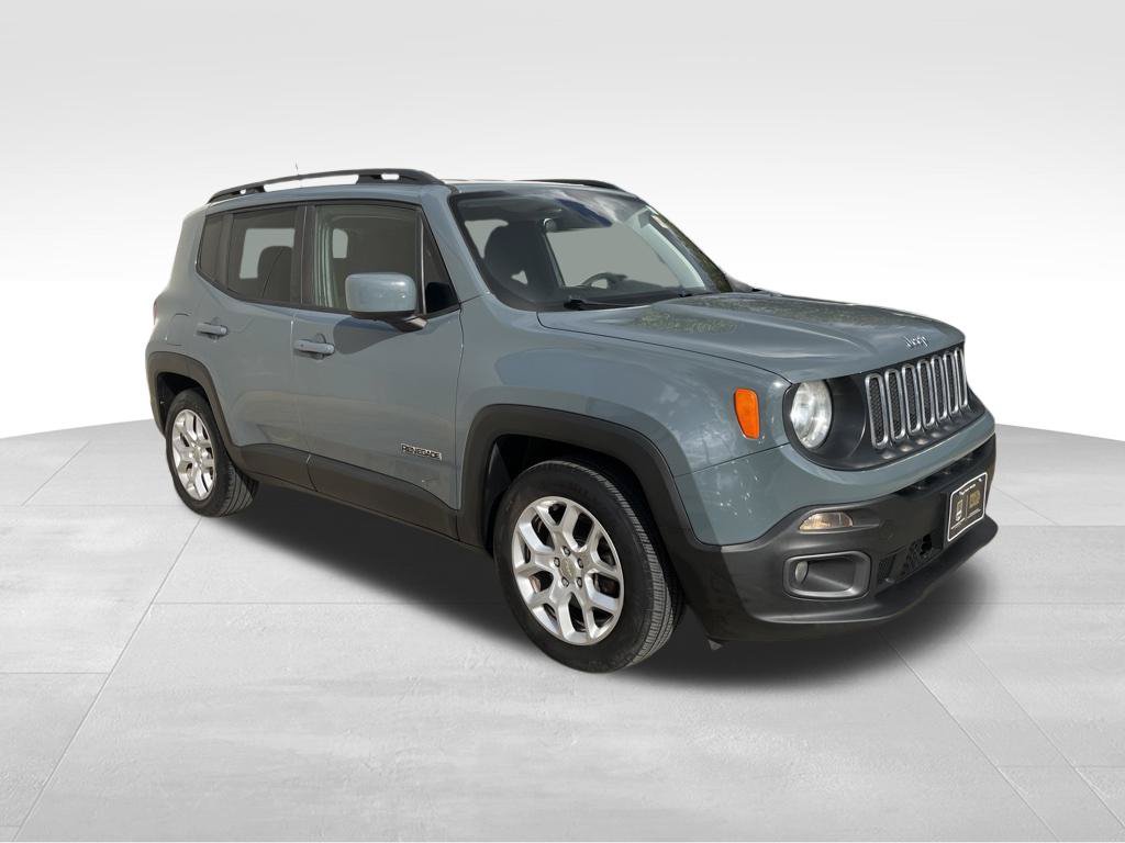 Used 2018 Jeep Renegade Latitude FWD image 3