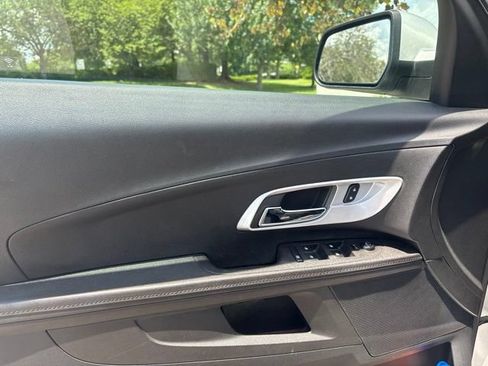 Used 2017 Chevrolet Equinox LT w/ Convenience Package FWD image 8