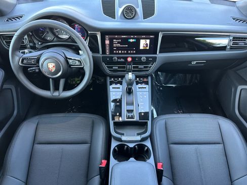 Certified 2025 Porsche Macan AWD/4WD image 6