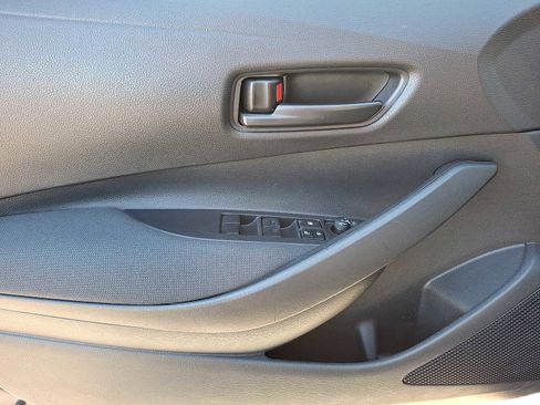 Used 2025 Toyota Corolla LE FWD image 9