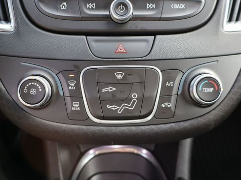 Used 2018 Chevrolet Malibu LT image 22