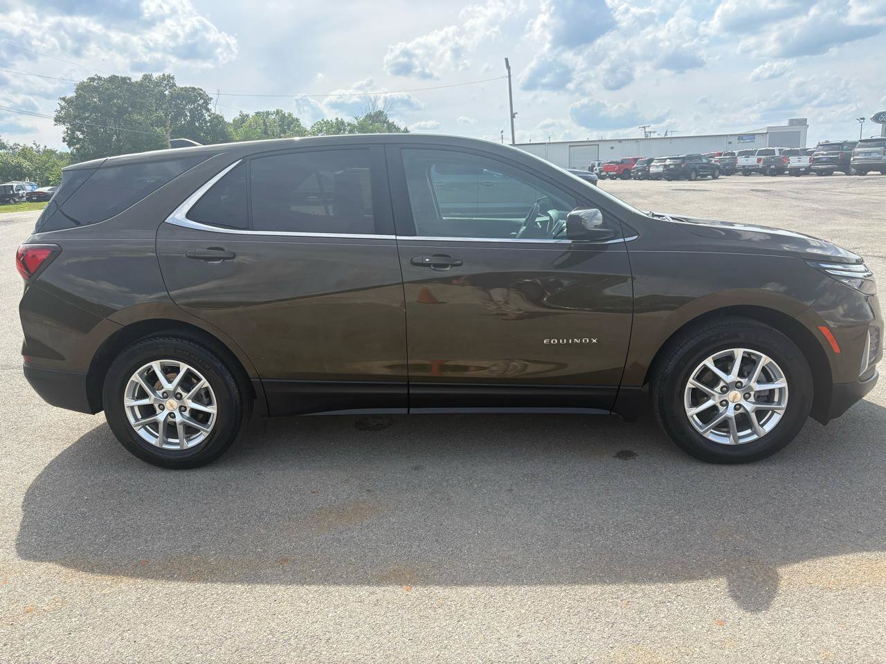 Used 2024 Chevrolet Equinox LT FWD image 2