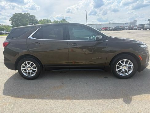 Used 2024 Chevrolet Equinox LT FWD image 2