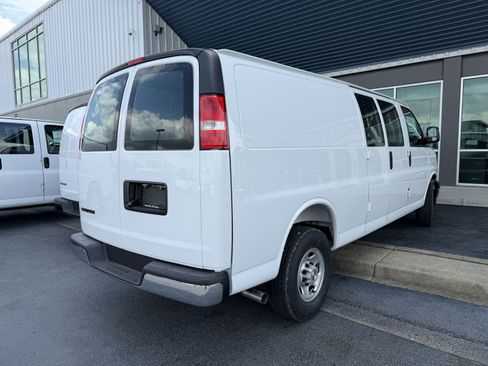 New 2026 Chevrolet Express 3500 Extended RWD image 7