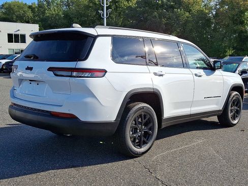 New 2025 Jeep Grand Cherokee L Laredo image 4