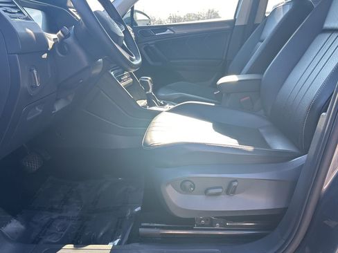 Used 2024 Volkswagen Tiguan SE AWD/4WD image 16