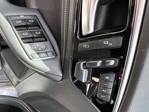 Used 2018 INFINITI QX30 Sport w/ Cargo Package image 8