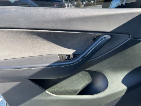 Used 2020 Tesla Model Y Long Range image 18