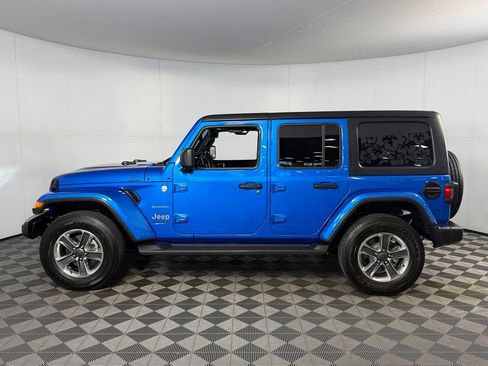 Used 2022 Jeep Wrangler Unlimited Sahara AWD/4WD image 10