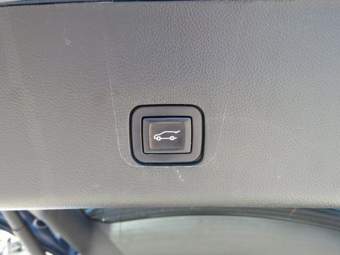 Used 2022 Chevrolet Traverse LT w/ LT Premium Package image 20