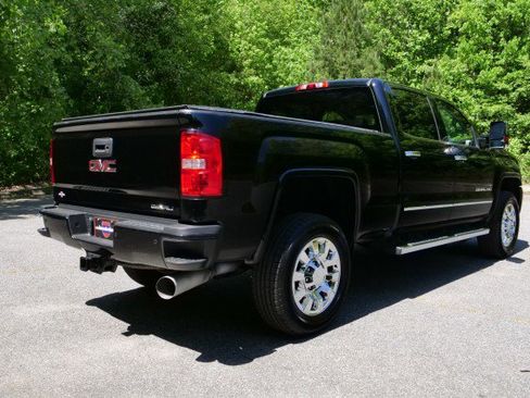 Used 2017 GMC Sierra 2500 Denali w/ Duramax Plus Package AWD/4WD image 20