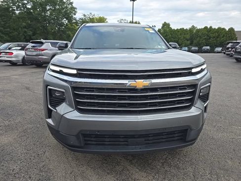 Used 2025 Chevrolet Traverse LT w/ Driver Confidence Package FWD image 2