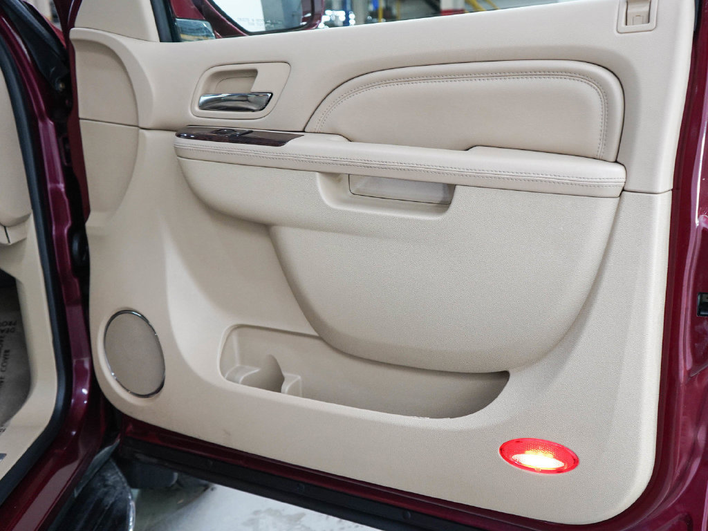 Used 2011 Cadillac Escalade Luxury AWD/4WD image 9
