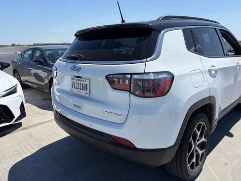 Used 2025 Jeep Compass Limited AWD/4WD image 4