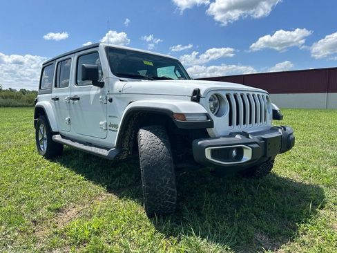 Used 2021 Jeep Wrangler Unlimited Sahara w/ LED Lighting Group AWD/4WD image 14