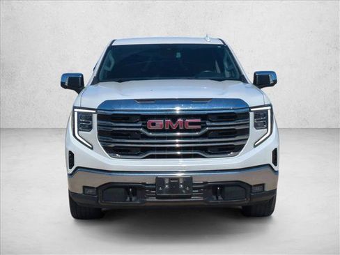 Used 2024 GMC Sierra 1500 SLT image 2