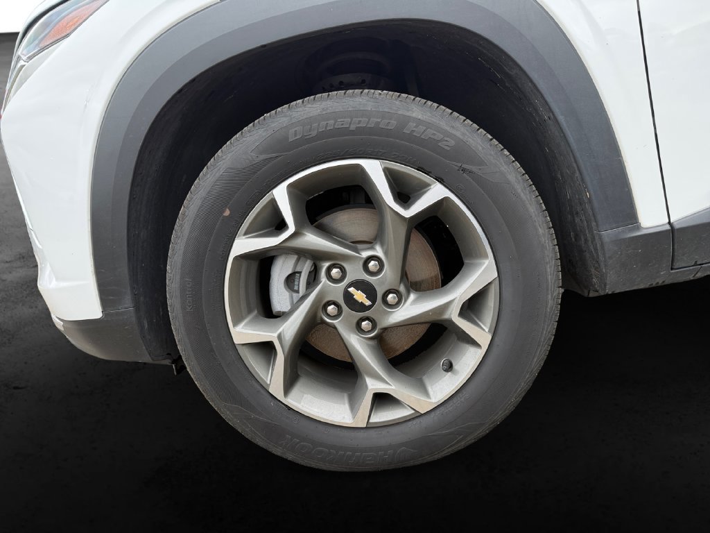 Used 2025 Chevrolet Trax LT w/ LT Convenience Package FWD image 12