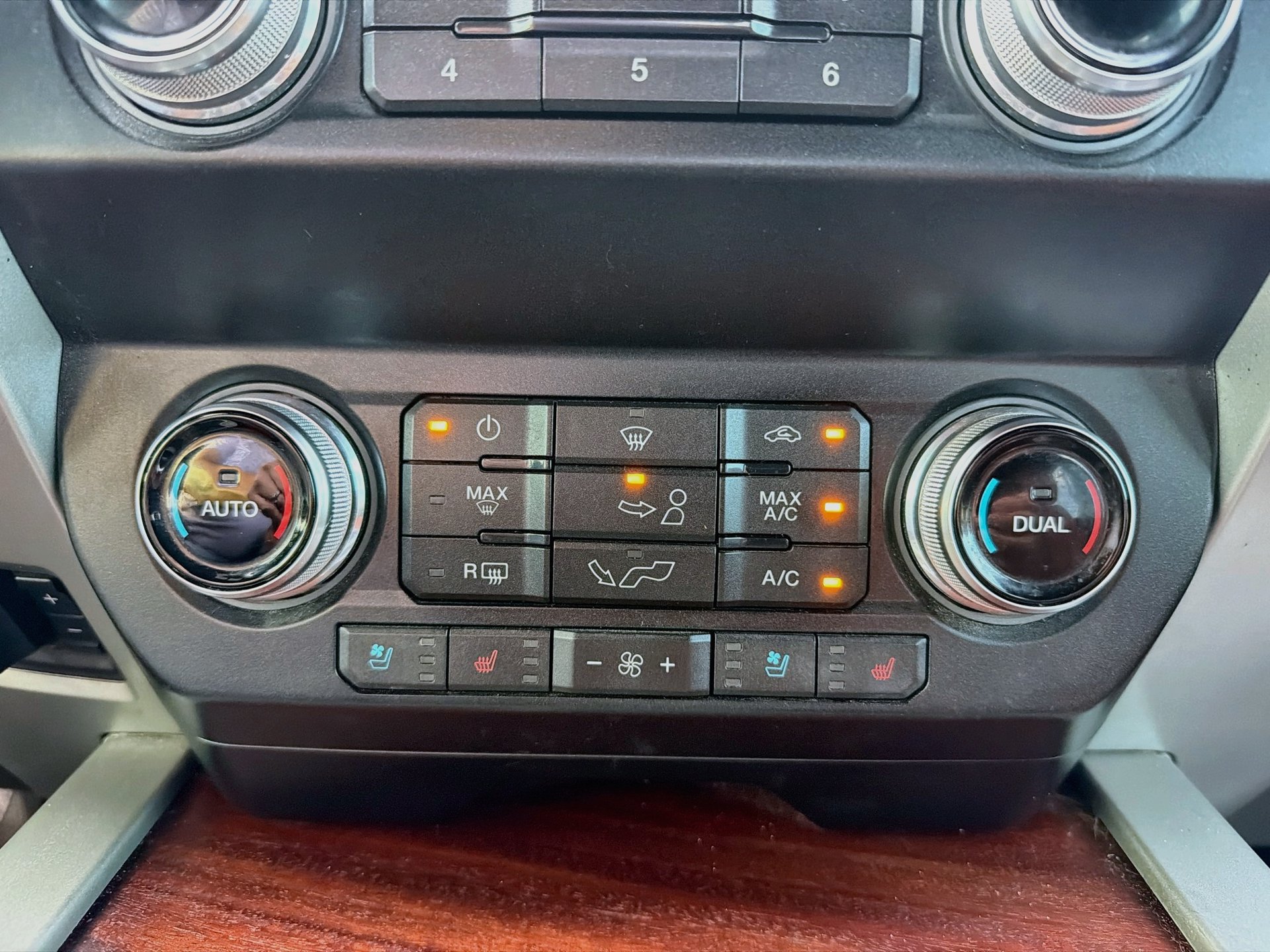 Used 2019 Ford F150 King Ranch w/ Equipment Group 601A Luxury AWD/4WD image 19