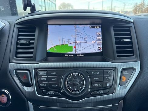 Used 2018 Nissan Pathfinder SL image 18