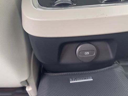 Used 2022 Volvo S60 B5 Inscription image 18