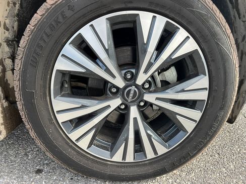 Used 2022 Nissan Rogue SV image 8