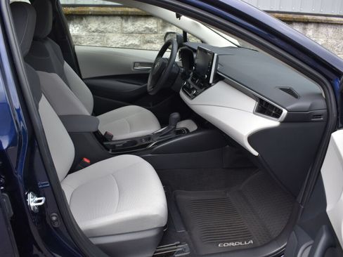 Certified 2021 Toyota Corolla LE FWD image 25