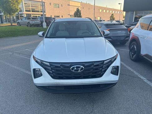 Used 2023 Hyundai Tucson SEL w/ Convenience Package AWD/4WD image 2
