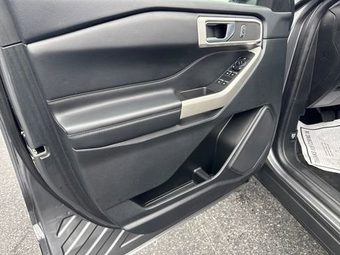 Used 2022 Ford Explorer XLT w/ Equipment Group 202A image 10
