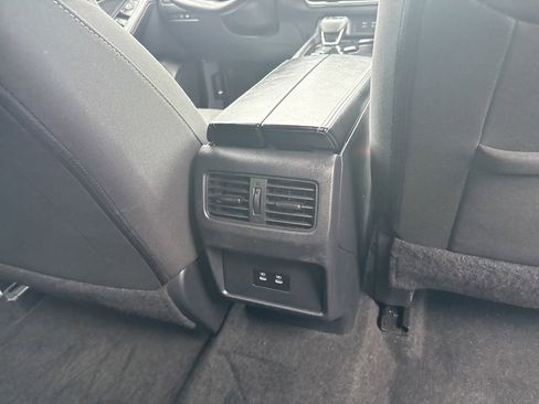 Used 2025 Nissan Rogue SV FWD image 11
