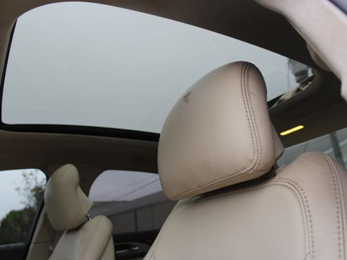 Used 2013 Lincoln MKZ Base image 27