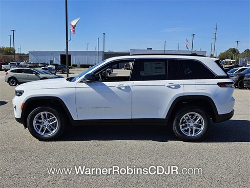 New 2025 Jeep Grand Cherokee Laredo X image 4