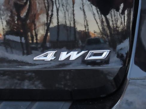 Used 2022 Ford Explorer XLT image 8